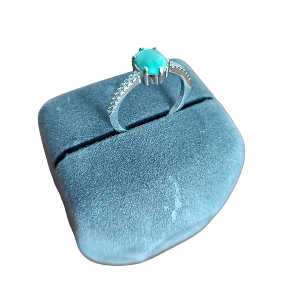 Size 5 | Emrald Silver Ring, New - Picture 2 of 4